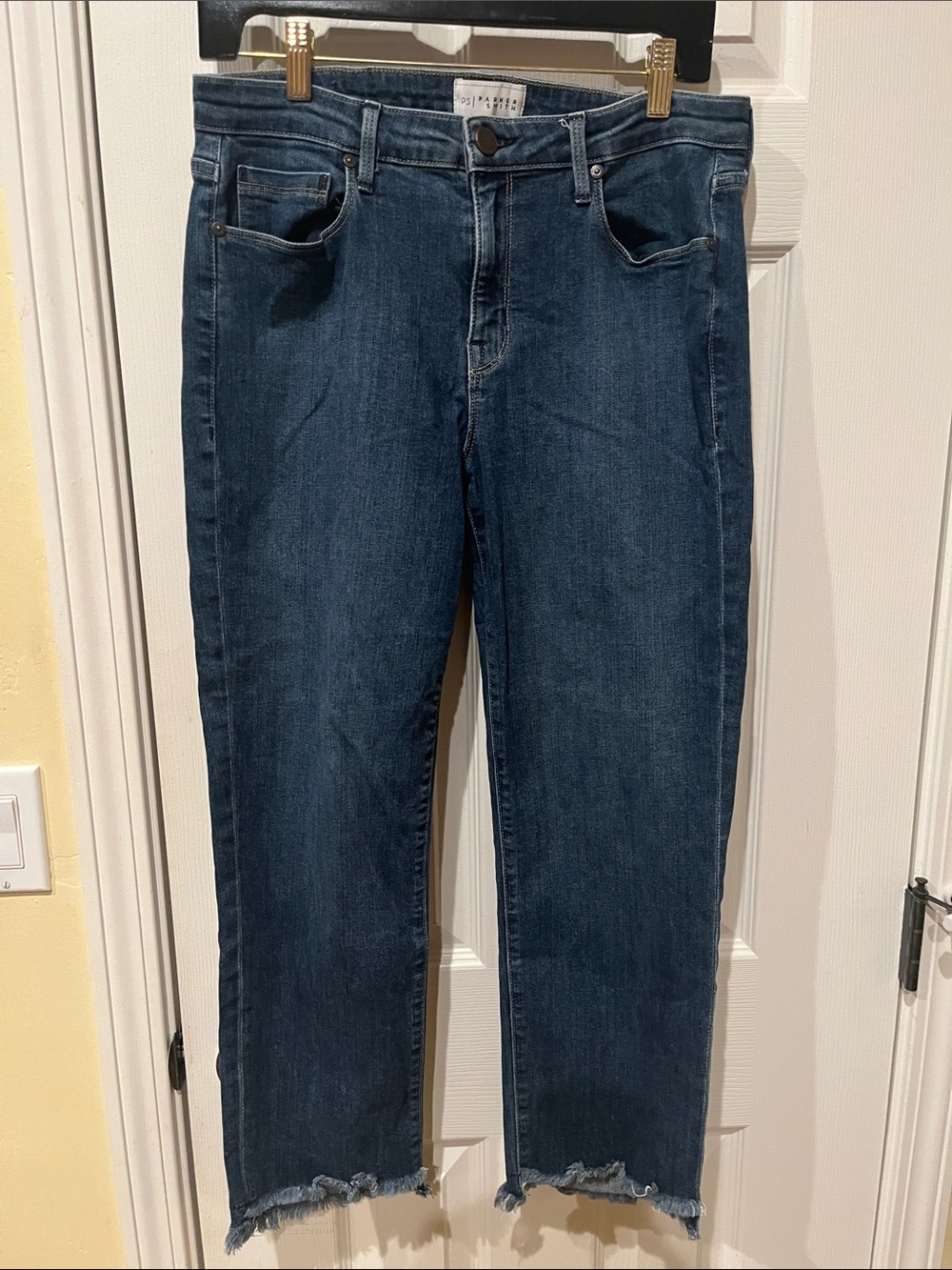 PARKER SMITH Women's Cropped Slim Straight Jeans with Frayed Hem